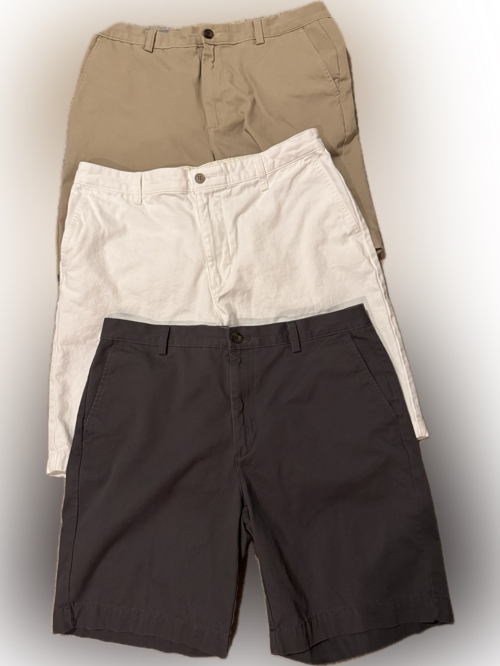 Amazon Essentials dockers Men's Chino Shorts in Tan White & gray 3 pairs size 34